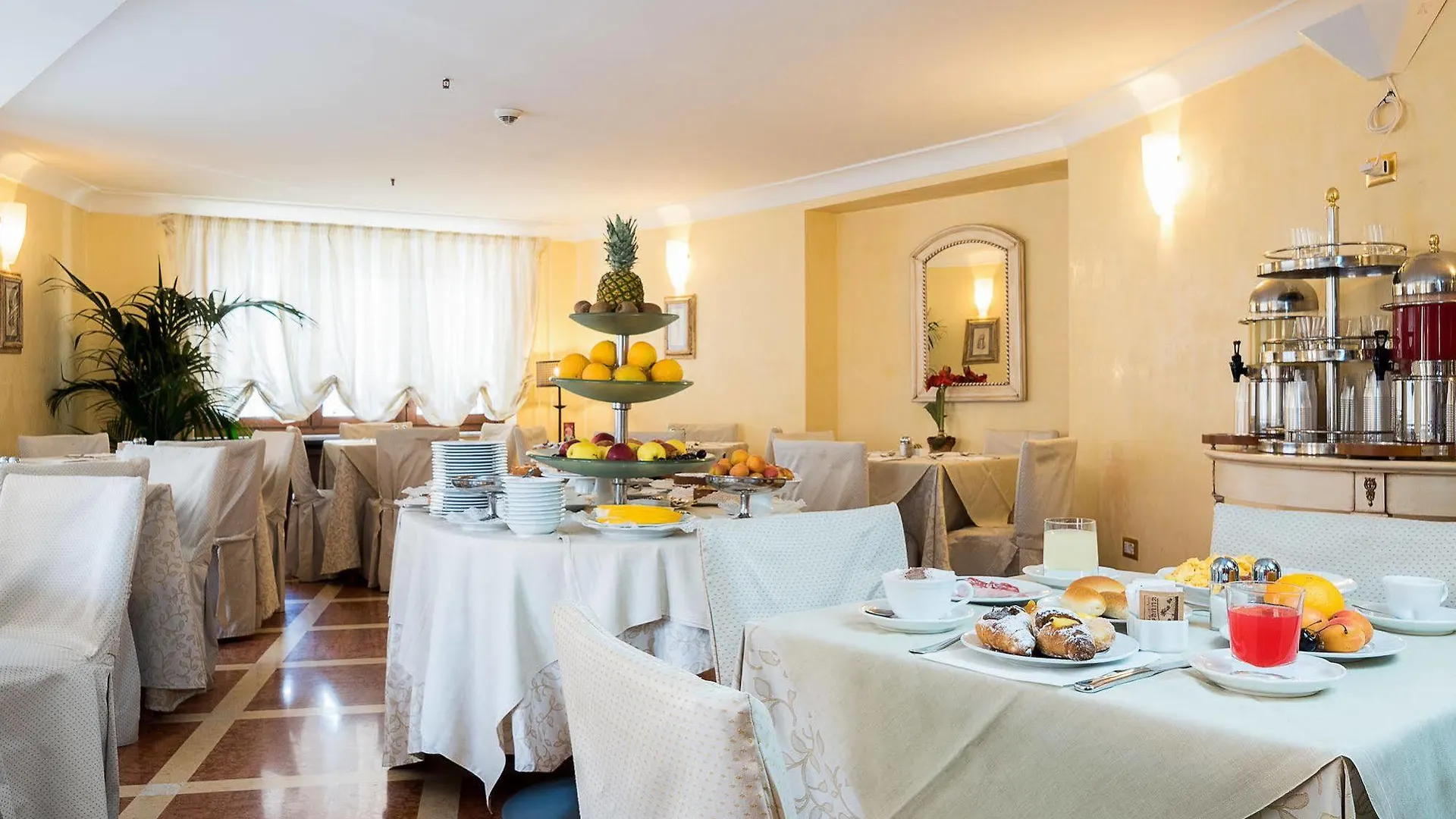 Hotel Vecchio Borgo Palermo 4*,  Italy