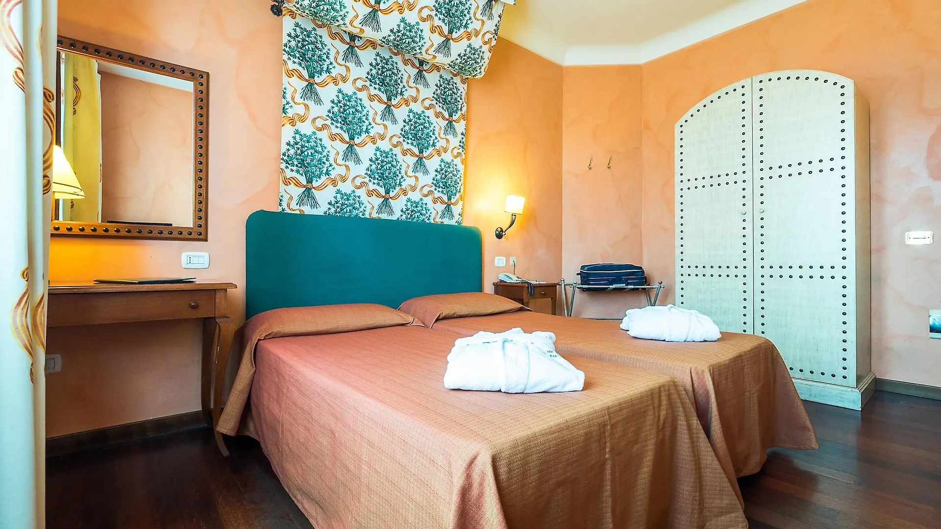 Hotel Vecchio Borgo Palermo 4*,